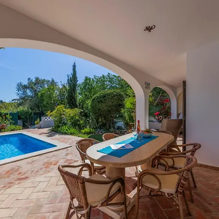 Luxury Villa, Very Close To + Restaurants, Wi Fi, Heatable Pool. Villa Sesmarias