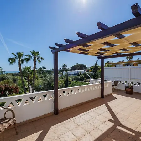 Luxury Villa, Very Close To + Restaurants, Wi Fi, Heatable Pool. Villa