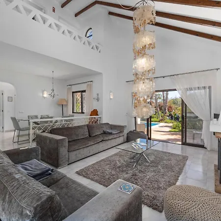 Luxury Villa, Very Close To + Restaurants, Wi Fi, Heatable Pool.