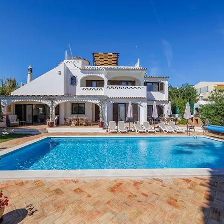 Luxury Villa, Very Close To + Restaurants, Wi Fi, Heatable Pool. *