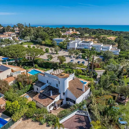 Luxury Villa, Very Close To + Restaurants, Wi Fi, Heatable Pool. *