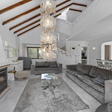 Villa Luxury Villa, Very Close To + Restaurants, Wi Fi, Heatable Pool. *